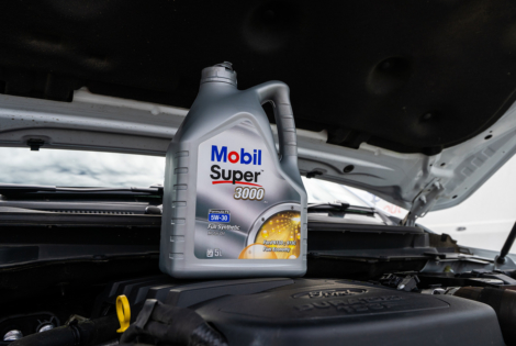 Mobil super. Car engine oil